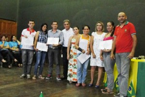 Professores são homenageados pelo presidente da Aleac