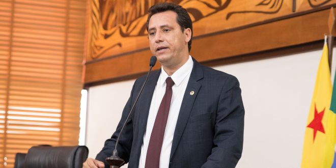 Deputado Jairo Carvalho: “Não aceito acabar com o feriado do Dia do Evangélico” Deputado Jairo Carvalho: “Não aceito acabar com o feriado do Dia do Evangélico”