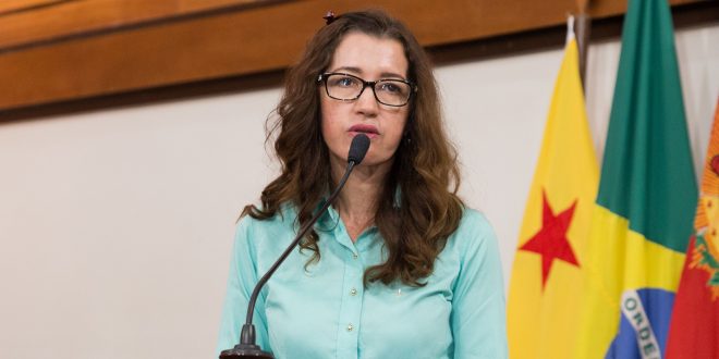 Deputada Leila Galvão destaca trabalho da Cooperativa Mãos de Mulher Deputada Leila Galvão destaca trabalho da Cooperativa Mãos de Mulher