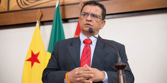 Deputado Luiz Gonzaga denuncia que consumidores de Jordão receberam faturas com reajuste de 300% Deputado Luiz Gonzaga denuncia que consumidores de Jordão receberam faturas com reajuste de 300%
