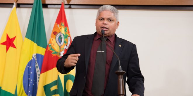 Deputado Raimundinho da Saúde cobra celeridade na licitação de próteses ortopédicas Deputado Raimundinho da Saúde cobra celeridade na licitação de próteses ortopédicas
