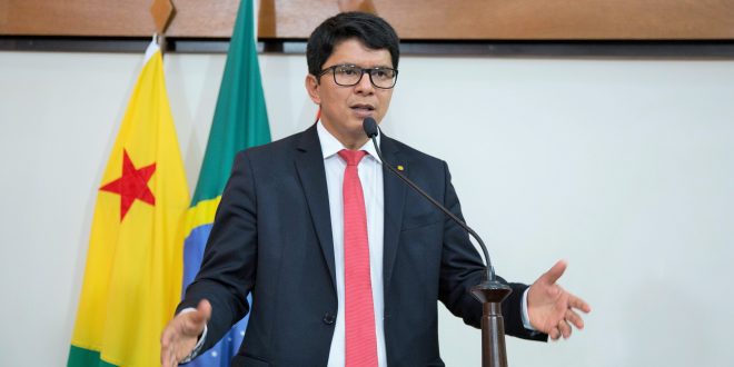 Deputado Jenilson Leite propõe audiência sobre fila de cirurgias e defende descentralização Deputado Jenilson Leite propõe audiência sobre fila de cirurgias e defende descentralização