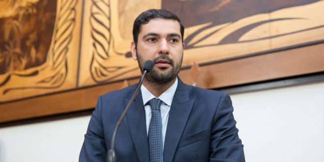 Deputado Nicolau Júnior afirma que interior do Estado vive em situação de miséria Deputado Nicolau Júnior afirma que interior do Estado vive em situação de miséria