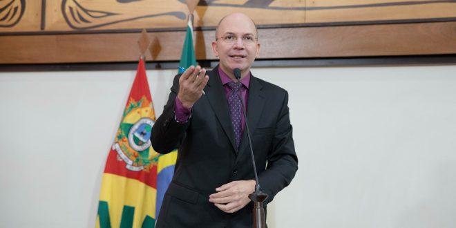 Deputado Gehlen Diniz comenta dados do IBGE sobre rendimento domiciliar no Acre Deputado Gehlen Diniz comenta dados do IBGE sobre rendimento domiciliar no Acre