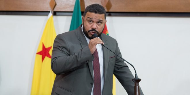 Deputado Whendy Lima agradece reeleição e rebate críticas de que seria deputado de apenas um mandato Deputado Whendy Lima agradece reeleição e rebate críticas de que seria deputado de apenas um mandato