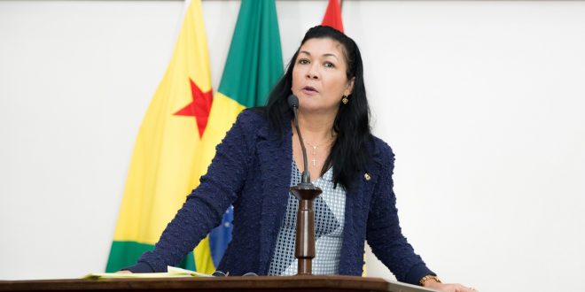 Deputada Eliane Sinhasique diz que Imac “engessa” obras do Unacon Deputada Eliane Sinhasique diz que Imac “engessa” obras do Unacon