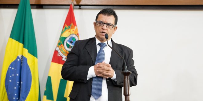 Deputado Luiz Gonzaga compara discurso de parlamentares governistas a “choro do surubim” Deputado Luiz Gonzaga compara discurso de parlamentares governistas a “choro do surubim”