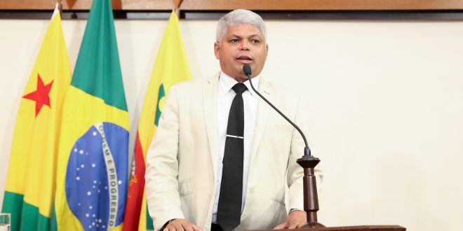 Deputado Raimundinho da Saúde diz que documento sobre Pró-Saúde será entregue a pré-candidatos a governo Deputado Raimundinho da Saúde diz que documento sobre Pró-Saúde será entregue a pré-candidatos a governo