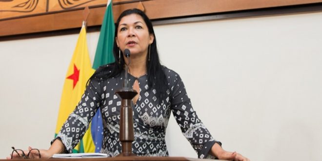 “As obras do PT são mercadorias de péssima qualidade”, diz deputada Eliane Sinhasique “As obras do PT são mercadorias de péssima qualidade”, diz deputada Eliane Sinhasique