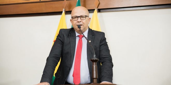 “Não serei mais vidraça, serei baladeira”, afirma deputado Jonas Lima na Aleac “Não serei mais vidraça, serei baladeira”, afirma deputado Jonas Lima na Aleac