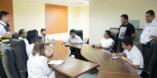 Deputado Jenilson Leite reúne com servidores do Detran para tratar de PL que garante aumento do tíquete alimentação Deputado Jenilson Leite reúne com servidores do Detran para tratar de PL que garante aumento do tíquete alimentação