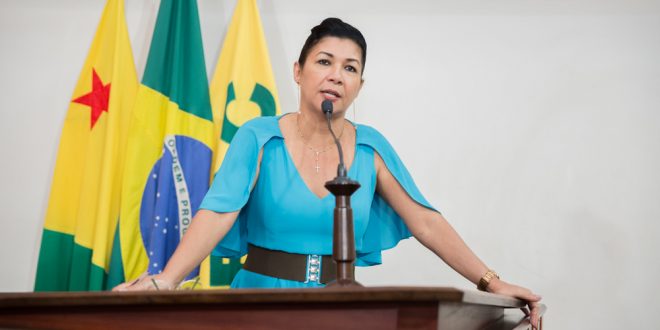 Deputada Eliane Sinhasique denuncia abandono de galpão da Cageacre em Brasileia Deputada Eliane Sinhasique denuncia abandono de galpão da Cageacre em Brasileia