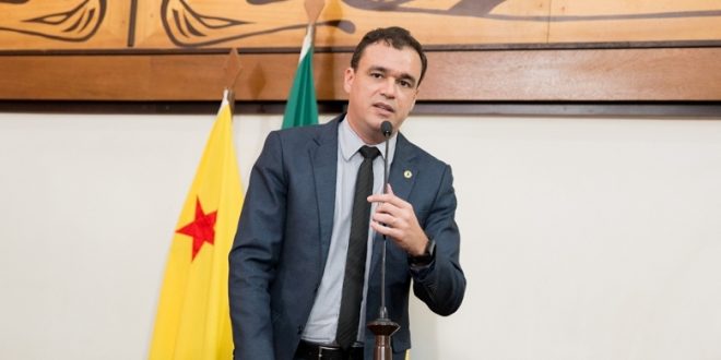 Deputado Daniel Zen esclarece problema em transmissor da Rádio Difusora de Sena Deputado Daniel Zen esclarece problema em transmissor da Rádio Difusora de Sena