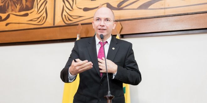 Deputado Gehlen Diniz afirma que PT vai deixar o governo com dívidas milionárias Deputado Gehlen Diniz afirma que PT vai deixar o governo com dívidas milionárias