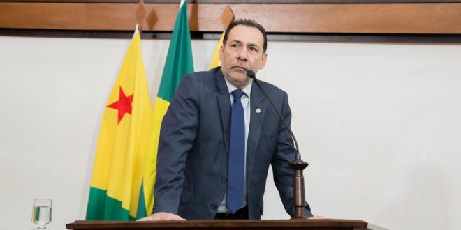 “A Fundhacre continua largada às traças”, diz deputado Heitor Júnior “A Fundhacre continua largada às traças”, diz deputado Heitor Júnior