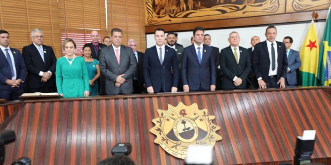 Presidente Ney Amorim empossa Gladson Cameli como governador Presidente Ney Amorim empossa Gladson Cameli como governador