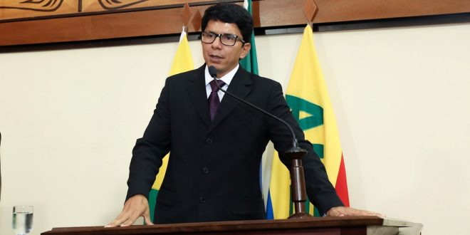 Jenilson Leite enaltece reunião com Sindicato dos Médicos sobre terceirização Jenilson Leite enaltece reunião com Sindicato dos Médicos sobre terceirização