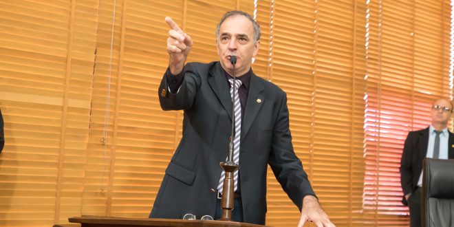 Deputado Luís Tchê rebate discurso de Roberto Duarte e diz que não sabia sobre as intenções dele em ser candidato a prefeito Deputado Luís Tchê rebate discurso de Roberto Duarte e diz que não sabia sobre as intenções dele em ser candidato a prefeito