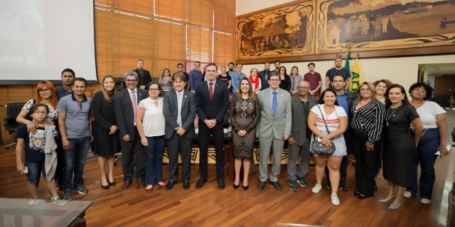 Comissão de Educação da Aleac realiza audiência pública para debater cortes no orçamento da Educação Comissão de Educação da Aleac realiza audiência pública para debater cortes no orçamento da Educação