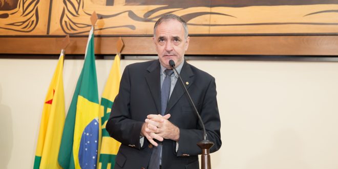 Deputado José Luís Tchê apresenta Anteprojeto que prevê isenção para retirada de CNH a pessoas de baixa renda Deputado José Luís Tchê apresenta Anteprojeto que prevê isenção para retirada de CNH a pessoas de baixa renda