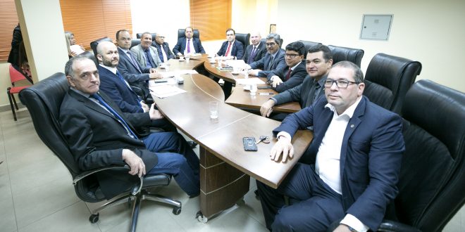Deputados se reúnem com corregedor- geral da Justiça para discutir projetos que tramitam na Aleac Deputados se reúnem com corregedor- geral da Justiça para discutir projetos que tramitam na Aleac