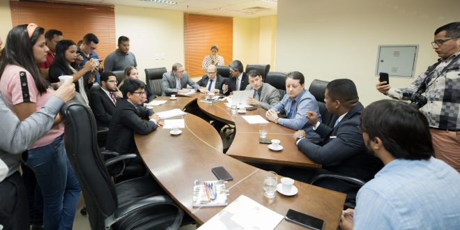 Diretor da Energisa é sabatinado por membros da CPI na Aleac Diretor da Energisa é sabatinado por membros da CPI na Aleac