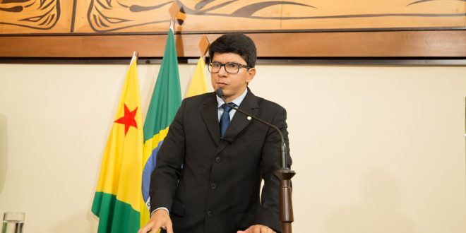 Deputado Jenilson Leite afirma que Executivo não respeita Constituição Estadual Deputado Jenilson Leite afirma que Executivo não respeita Constituição Estadual