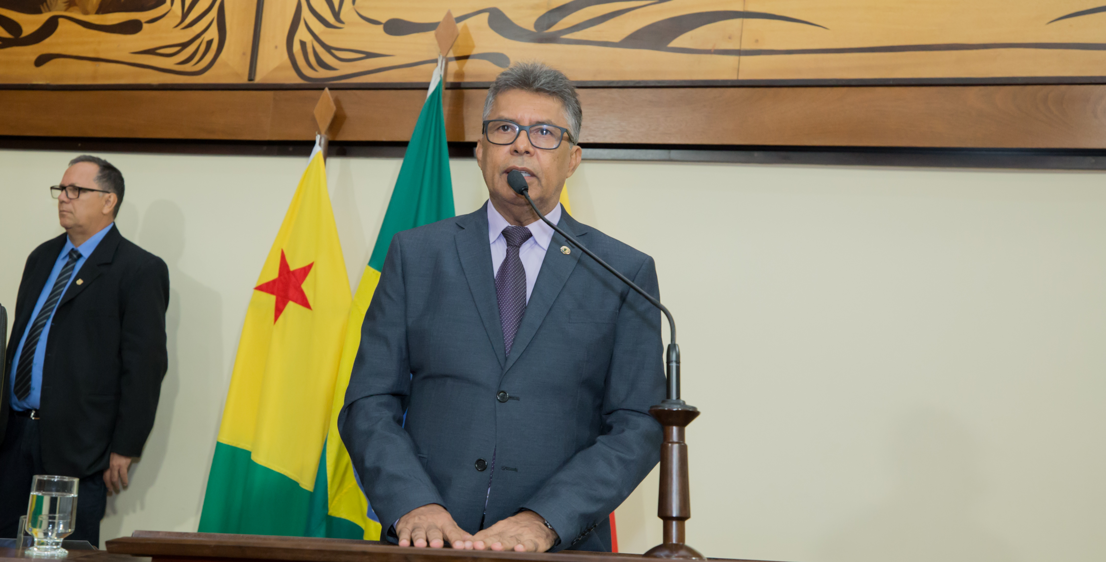 Antônio Pedro pede que Depasa resolva problema no abastecimento de água em Xapuri Antônio Pedro pede que Depasa resolva problema no abastecimento de água em Xapuri