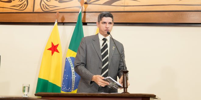 Calegário cobra resposta de requerimento aprovado em plenário Calegário cobra resposta de requerimento aprovado em plenário