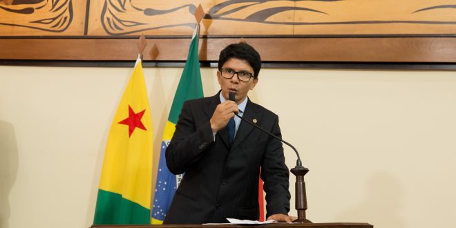 Jenilson Leite protocola pedido de CPI para investigar conta de energia Jenilson Leite protocola pedido de CPI para investigar conta de energia