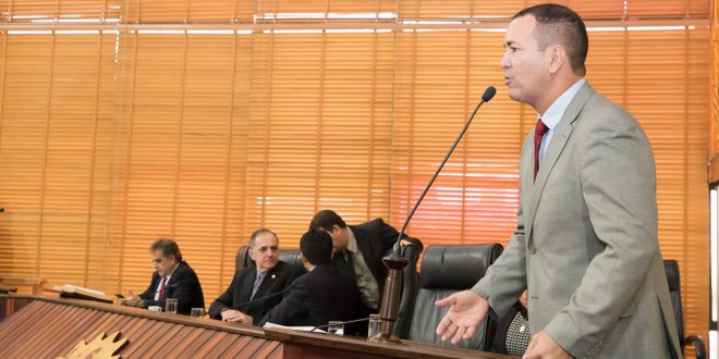 Neném Almeida agradece prefeita por inaugurar praça do bairro Cadeia Velha com o nome de seu pai Neném Almeida agradece prefeita por inaugurar praça do bairro Cadeia Velha com o nome de seu pai