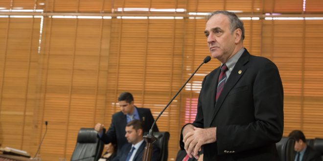 Tchê apresenta PL que institui Programa da CNH Social Tchê apresenta PL que institui Programa da CNH Social