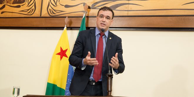 Deputado Daniel Zen diz que privatização da Eletroacre só trouxe prejuízos ao consumidor acreano Deputado Daniel Zen diz que privatização da Eletroacre só trouxe prejuízos ao consumidor acreano