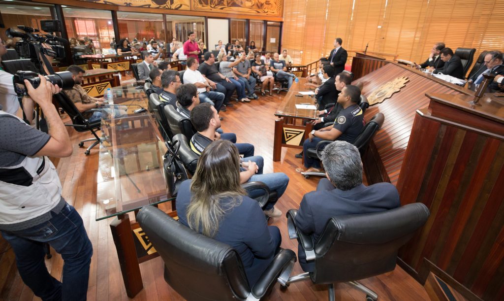 reuniao-c_-peritos-pro-saude-110619d