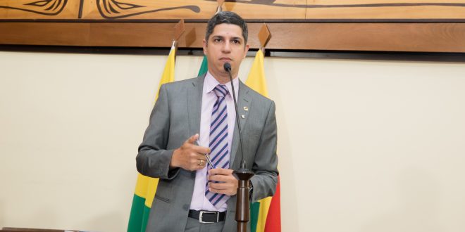 Calegário sugere que Secretária de Saúde peça demissão do cargo Calegário sugere que Secretária de Saúde peça demissão do cargo