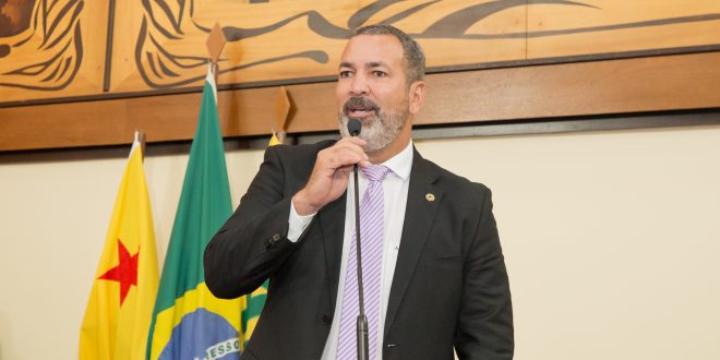 Deputado Nenem Almeida comemora inauguração de quadra de esportes Deputado Nenem Almeida comemora inauguração de quadra de esportes