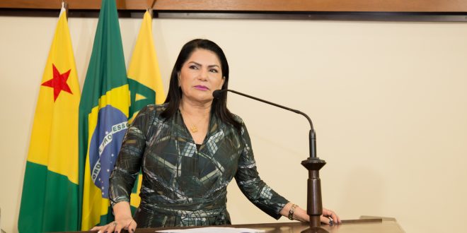 Antonia Sales cobra pagamento de servidores terceirizados da Educação Antonia Sales cobra pagamento de servidores terceirizados da Educação