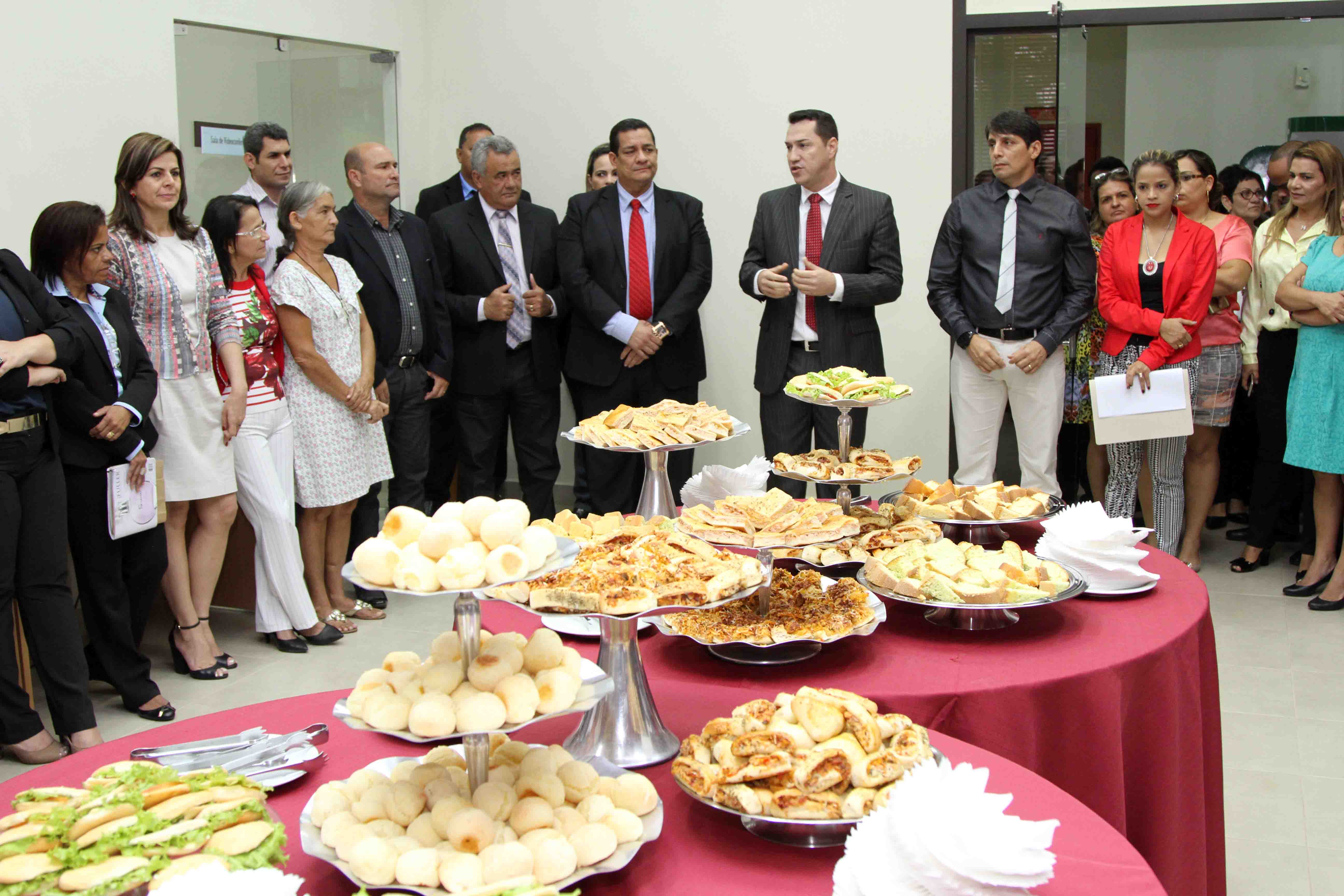 Mesa Diretora homenageia servidores da Aleac