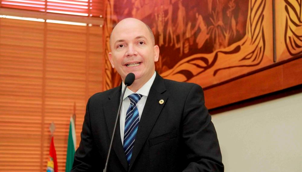 Deputado Gehlen Diniz cobra implantação de IML em Sena Madureira