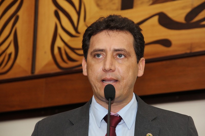 Deputado Jairo Carvalho denuncia atraso nos salários de funcionários terceirizados da Educação