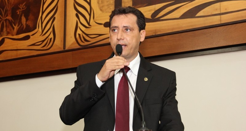 Deputado Jairo Carvalho denuncia descaso com moradores do Capatará