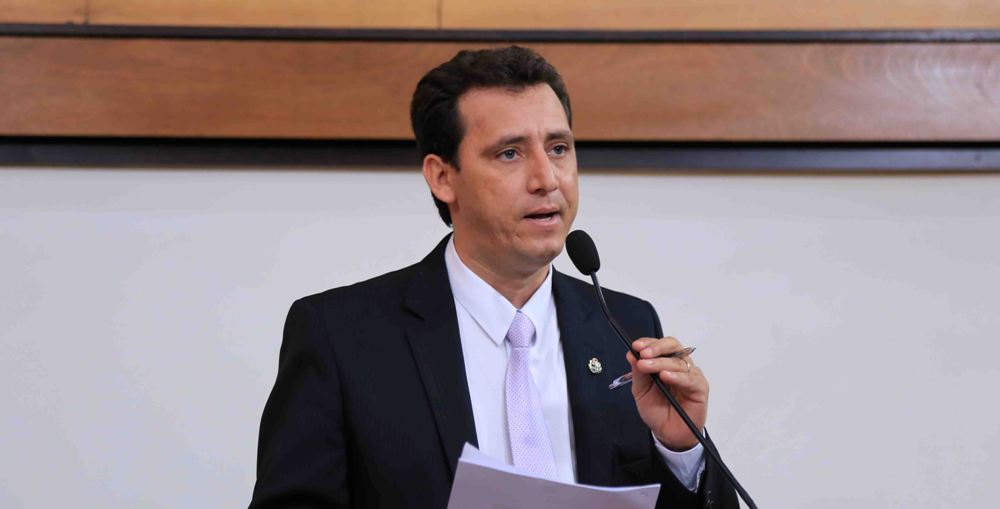 Deputado Jairo Carvalho solicita reforma da Escola Raimundo Melo, em Senador Guiomard