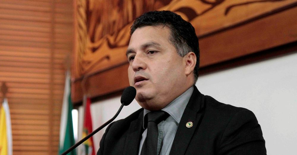 Deputado Eber Machado comemora aprovação de PL que regulamenta transporte intermunicipal