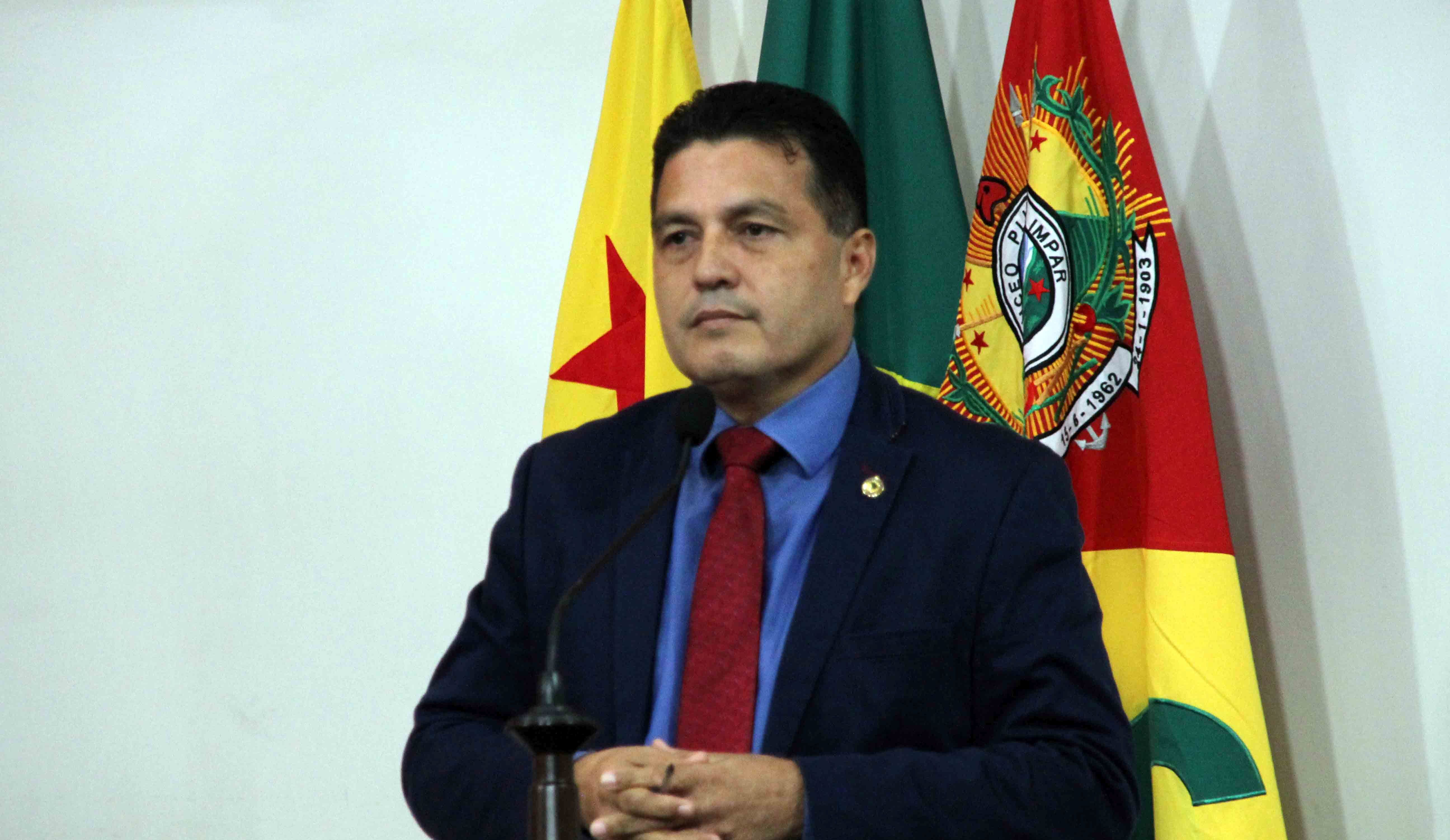 Deputado Eber Machado questiona falta de investimentos na Saúde e Segurança