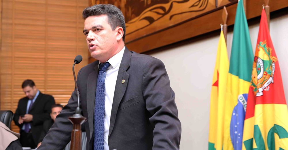 Deputado André da Droga Vale comunica saída do PRP e ida ao PRB