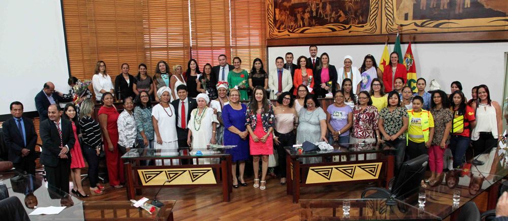 Homenageando as mulheres acreanas, Aleac realiza sessão solene