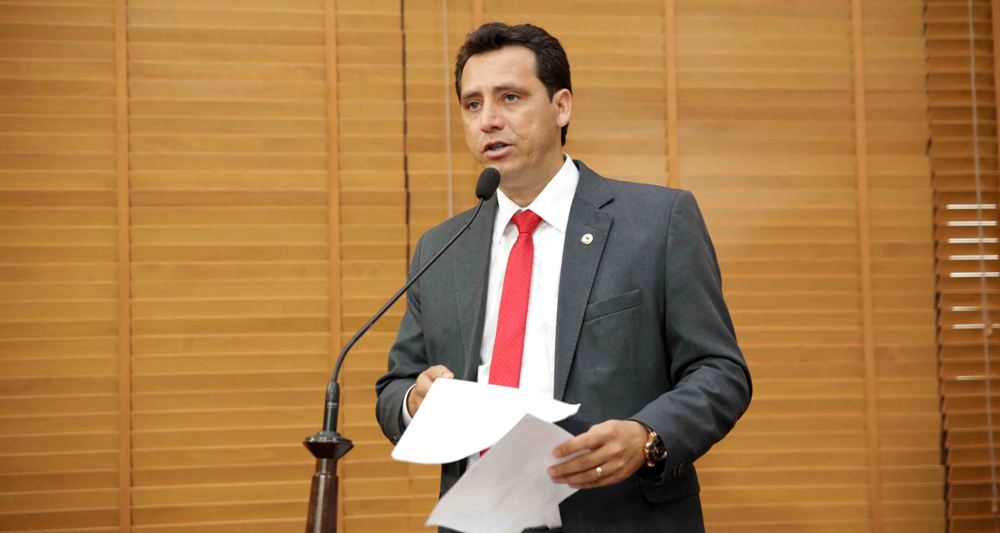 Deputado Jairo Carvalho apresenta PL que insere informática avançada na grade curricular de estudantes acreanos