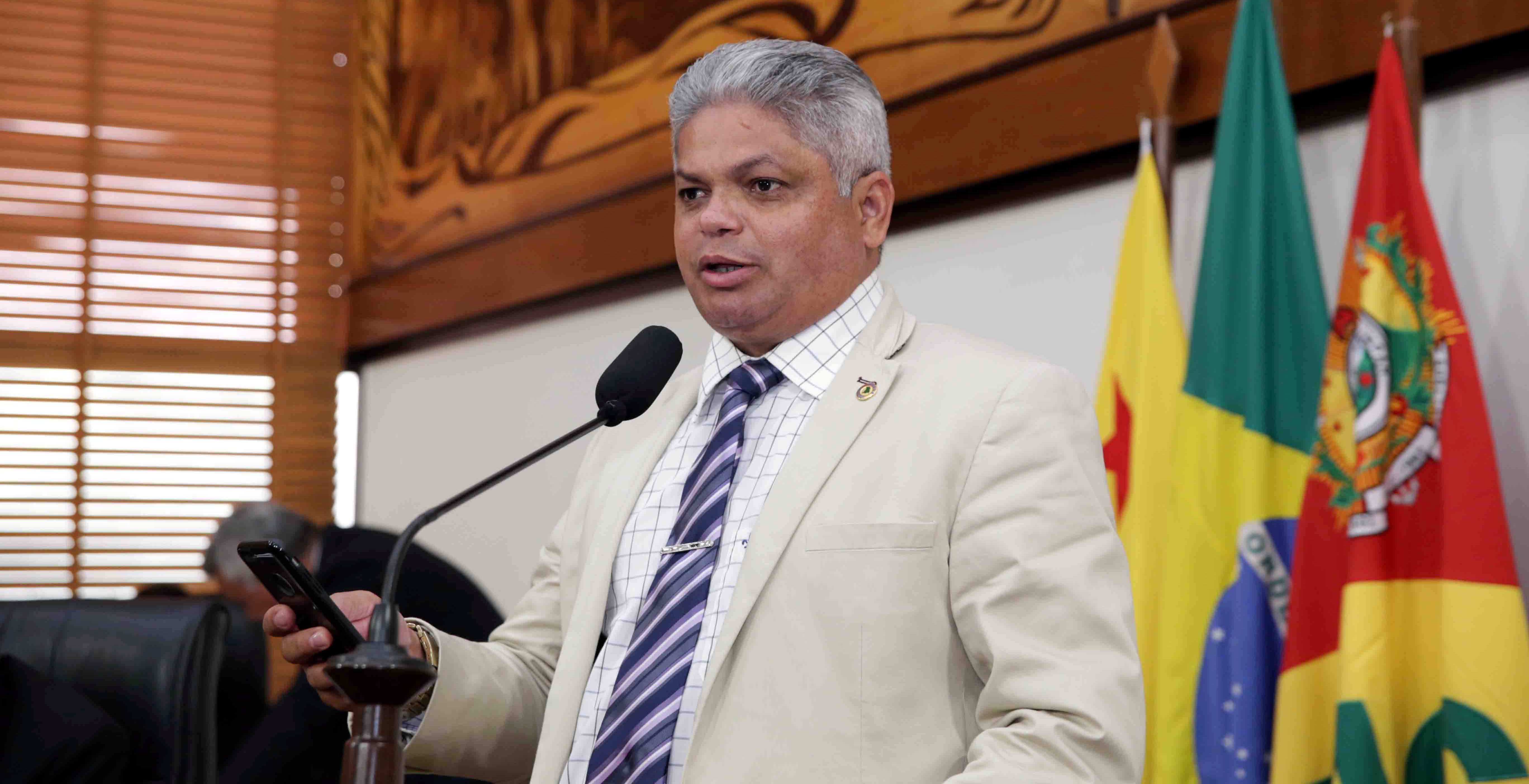 Deputado Raimundinho da Saúde questiona atuação de empresa no ramal do Jarinal