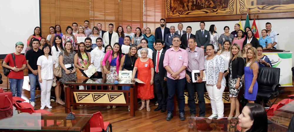 Com sessão solene enfermeiros são homenageados na Aleac