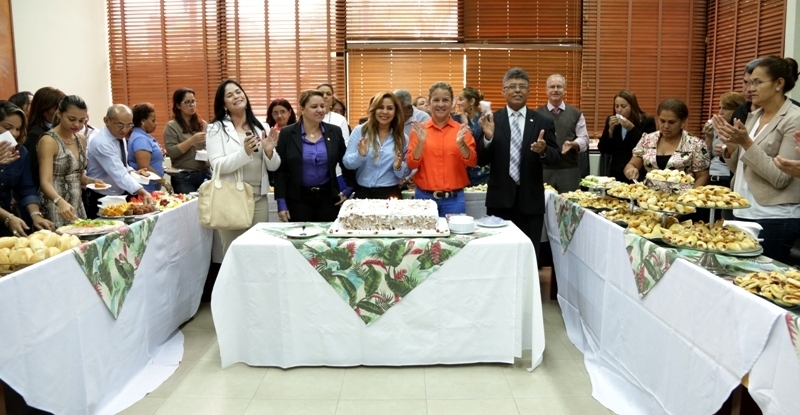 Mesa Diretora da Aleac oferece café da manhã para servidores